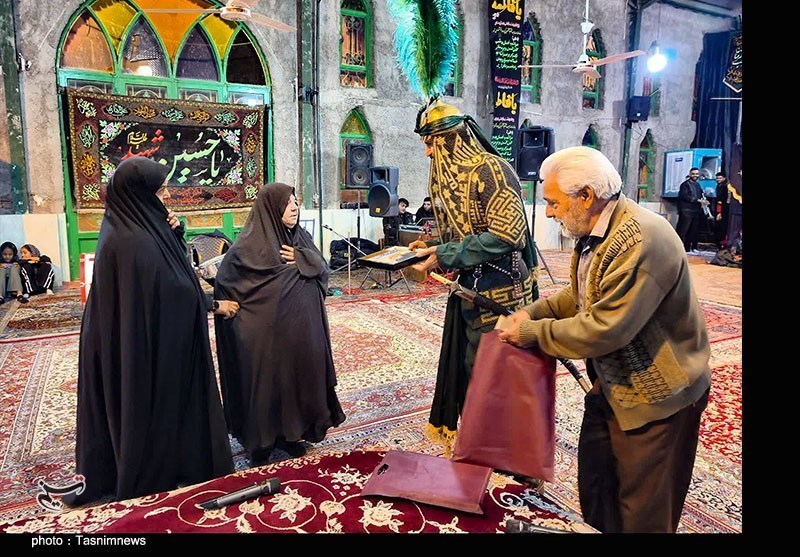 تجلیل از مادران شهدا در مجلس تعزیه شهادت حضرت عباس(ع)