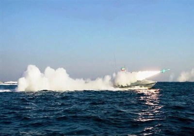 Devrim Muhafızları'nın Güç Gösterisi Tatbikatında Balistik ve Seyir Füzelerinin Eş Zamanlı Fırlatılması