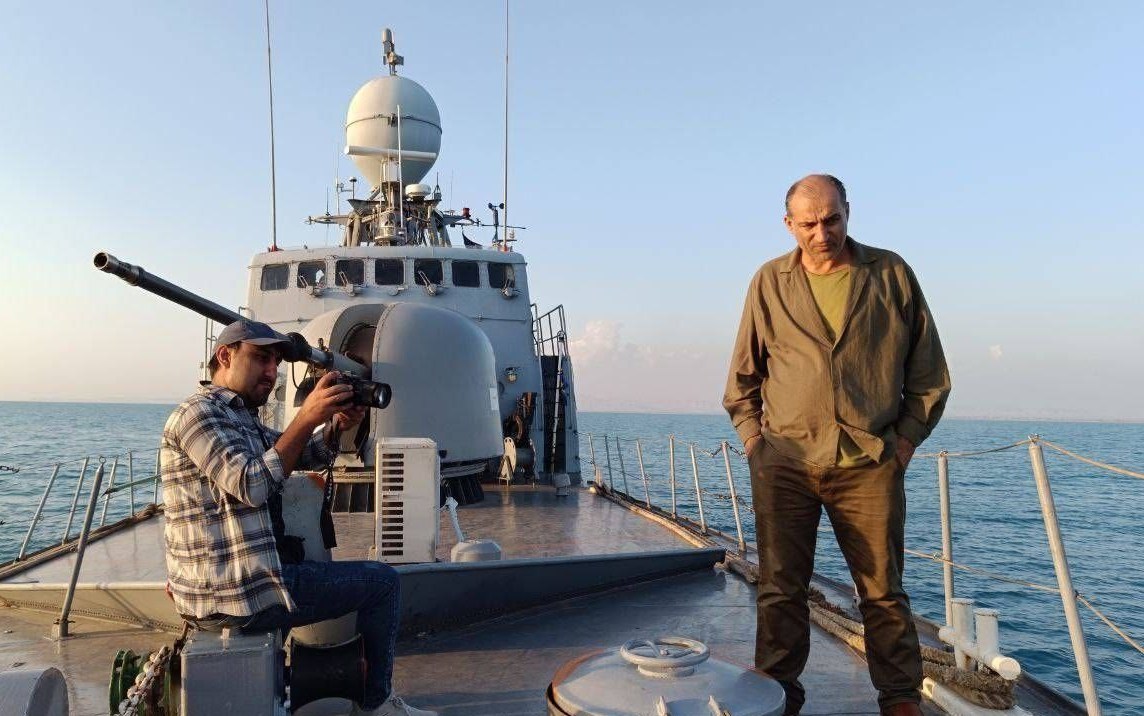 روایتی واقعی از 26 ساعت زندگی در آب سرد خلیج فارس / "عمق میدان" در سینما حقیقت