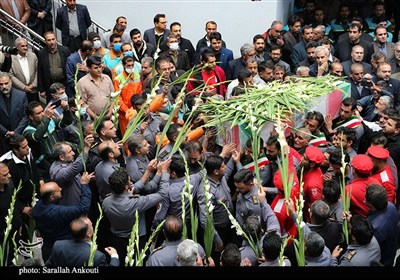 وداع تلخ آتش‌نشانان کرمانی با رفیق شهید