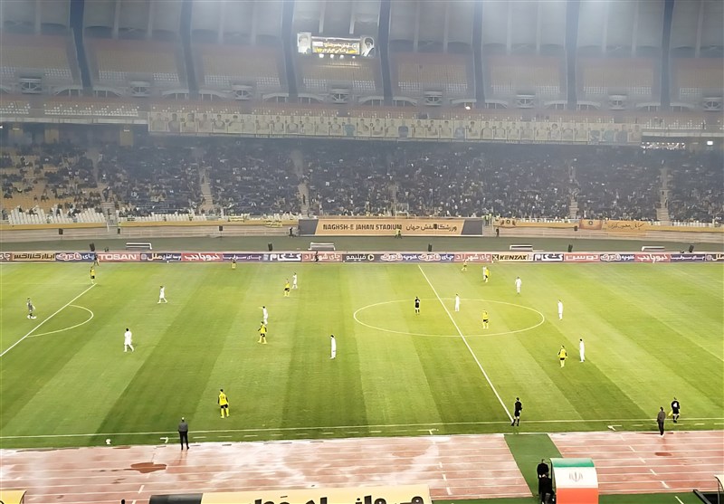 تقابل سپاهان و فجر در نیمه اول برنده نداشت
