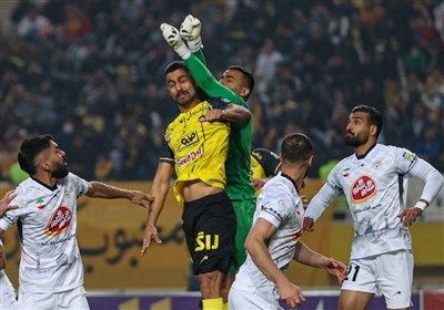 دربی 106 به سود سپاهان شد، صعود شاگردان نویدکیا به صدر با شکست فجر/ پیروزی ملوان و تساوی فولاد و آلومینیوم