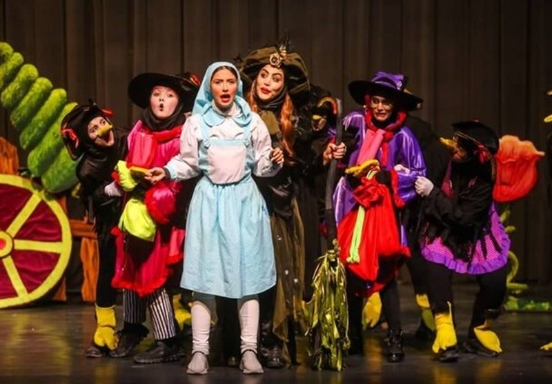 آغاز سی‌امین جشنواره بین‌المللی تئاتر کودک و نوجوان همدان با اجرای 6 نمایش