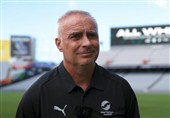 سرمربی نیوزیلند: مردم بازیکنان ایران را نمی‌شناسند/ این تیم نتایج باثباتی گرفته است