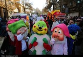 مراسم شادپیمایی عروسک ها و  افتتاحیه سی امین جشنواره بین المللی تئاتر کودک و نوجوان همدان