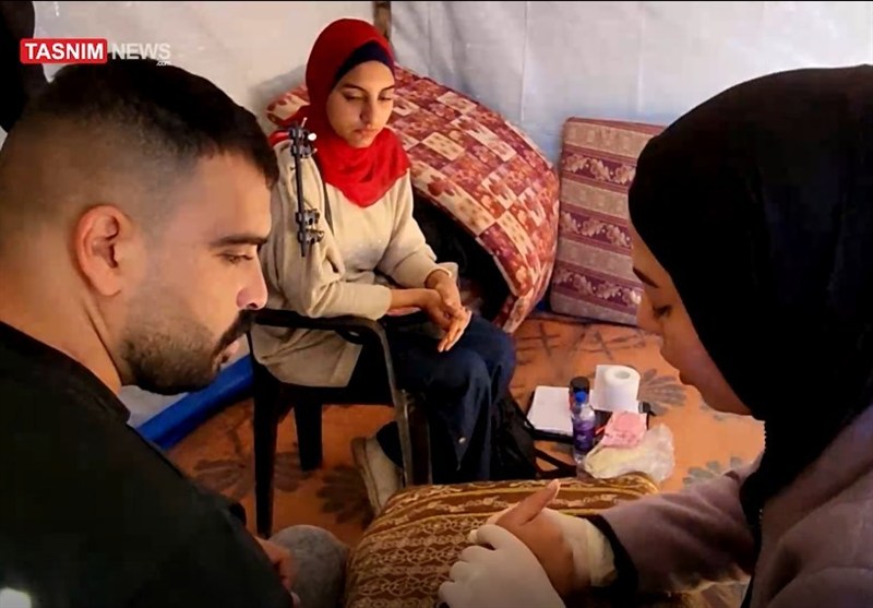 تقرير تسنيم/ خيمة أمل في قلب غزة: علاج طبيعي يقاوم تحت النار