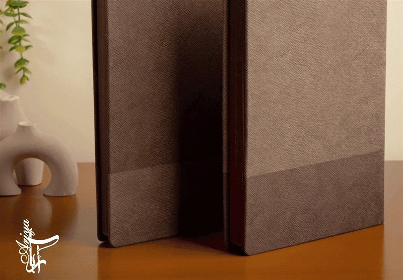 چرا سررسید، تقویم رومیزی و خودکار تبلیغاتی همچنان بهترین هدایای تبلیغاتی هستند؟ معرفی آریا طرح