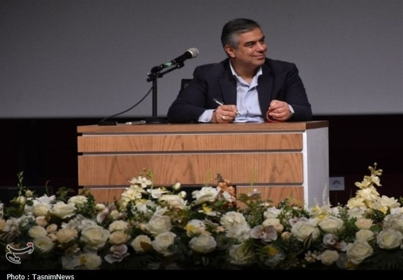 استانداران بومی انگیزه بالایی برای توسعه استان دارند