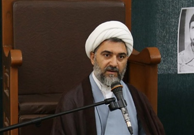 فاصله‌گیری از دین زمینه‌ساز نفوذ دشمن است