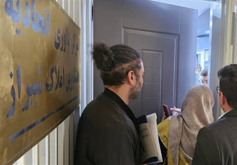 تعطیلی زودهنگام اتحادیه مشاورین املاک شیراز موجب اعتراض شهروندان شد+فیلم