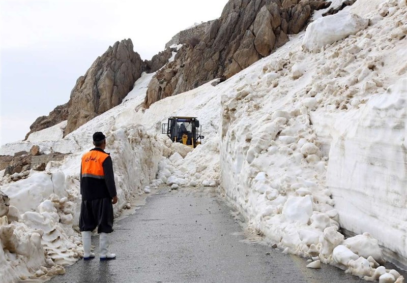 برف و کولاک جاده پاوه به مریوان را مسدود کرد