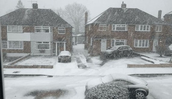 בחירה כפויה באנגליה; או "אוכל חם" או "בית חם"