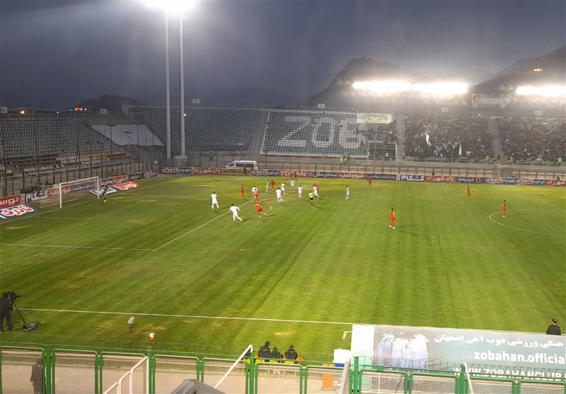 تقابل ذوب‌آهن و تراکتور در نیمه اول برنده نداشت