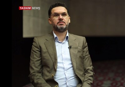 رئيس منظمة روافد الثقافية بالعراق لـ"تسنيم": أفكار الإمام الخامنئي تُعيد تعريف الحرية وأمريكا تشنّ حربًا على الإسلام