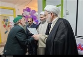 دیدار صمیمی نماینده ولی‌فقیه در کردستان با دانش‌آموزان دبستانی