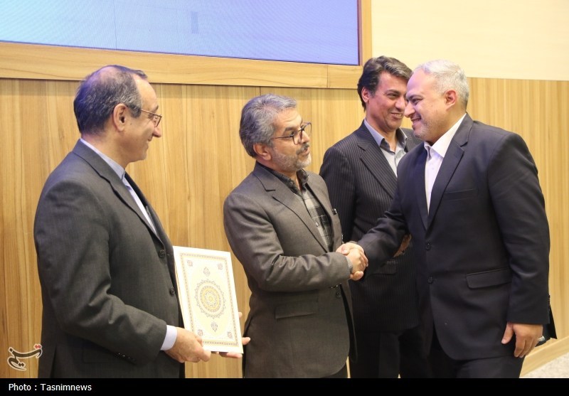 قدردانی از مدیرکل آموزش‌وپرورش شهرستان‌های استان تهران به‌عنوان مدیر پژوهشگر برگزیده استان