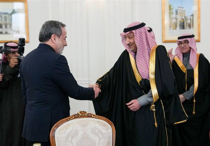 عراقجي: إيران ملتزمة بتعزيز العلاقات مع السعودية