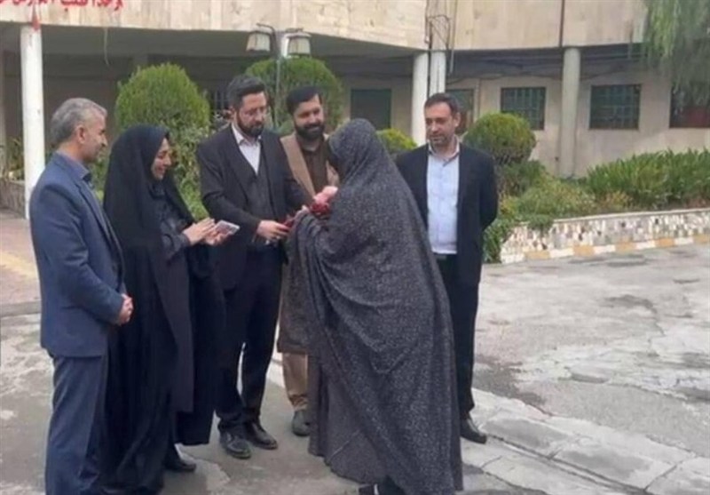 گلی کوهکن از زندان آزاد شد + فیلم