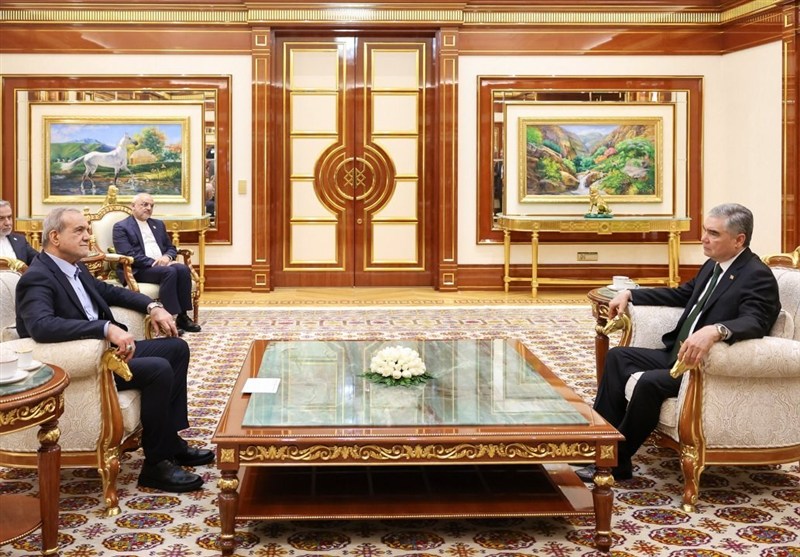 Pezeshkian Stresses Global Peace, Cooperation in Meeting with Turkmen Leader