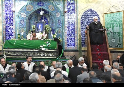 خداحافظ ای داغ بر دل نشسته؛ آیین وداع سمنانی‌ها با پیکر آیت الله شاهچراغی برگزار شد