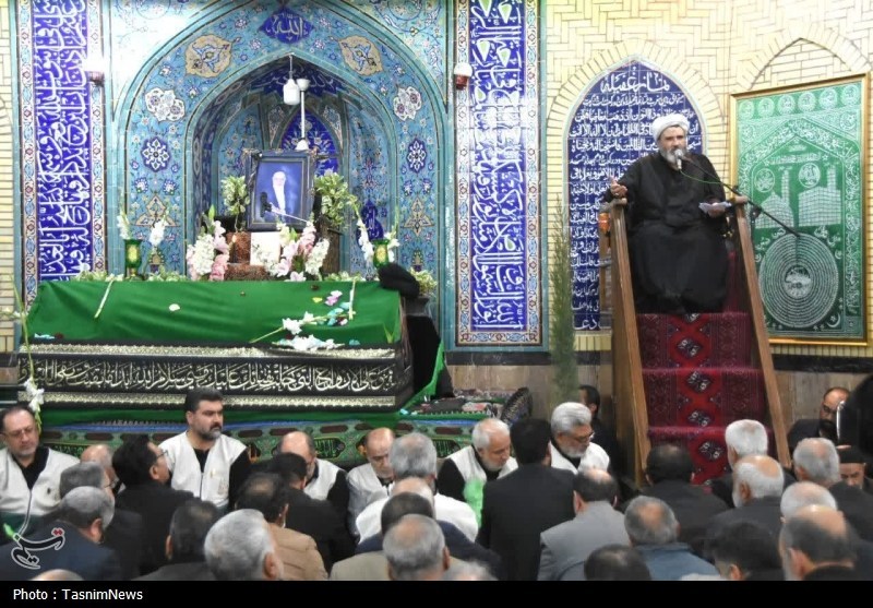 خداحافظ ای داغ بر دل نشسته؛ آیین وداع سمنانی‌ها با پیکر آیت الله شاهچراغی برگزار شد