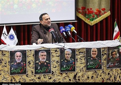 مقدم‌فر: رهبر انقلاب بر انتقال هنرمندانه پیام شهدا تأکید دارند