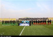 دیدار تیم های فوتبال شمس آذر و تراکتور