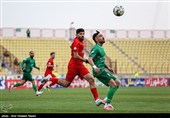 دیدار تیم های فوتبال شمس آذر و تراکتور