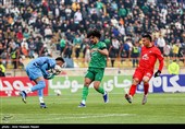 دیدار تیم های فوتبال شمس آذر و تراکتور