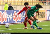 دیدار تیم های فوتبال شمس آذر و تراکتور