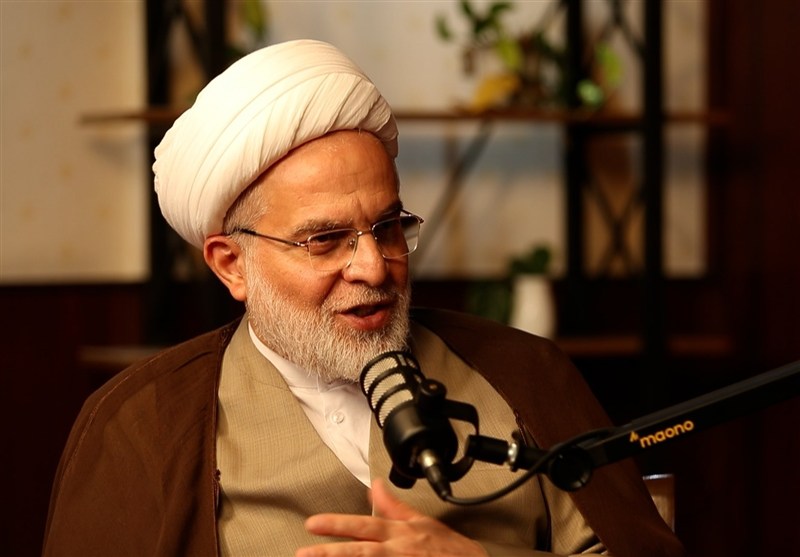 روایت نماینده ولی‌فقیه از ریشه‌های عقب‌ماندگی و راه‌های عبور