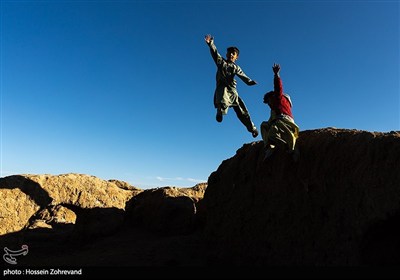 بازی کودکان در روستای مرزی ملکی در خراسان جنوبی