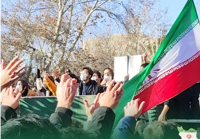 تجمع در تعدادی از دانشگاه‌ها / حمایت از مطالبات قانونی و هوشیاری در برابر اغتشاش 2