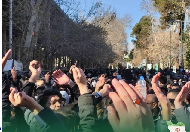 تجمع در تعدادی از دانشگاه‌ها / حمایت از مطالبات قانونی و هوشیاری در برابر اغتشاش 3