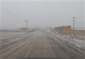 کولاک و برف در محورهای خراسان رضوی/ تندباد به مشهد رسید