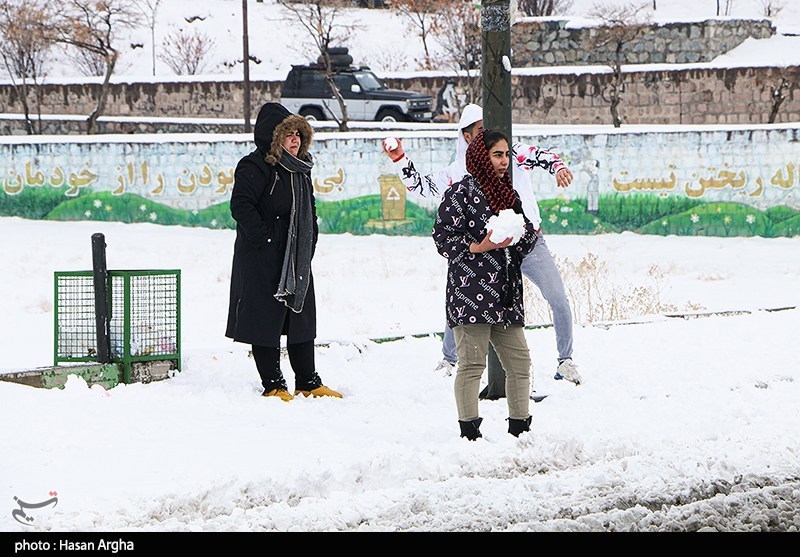 اردبیل زیر چتر برف/کندی تردد در گردنه ها