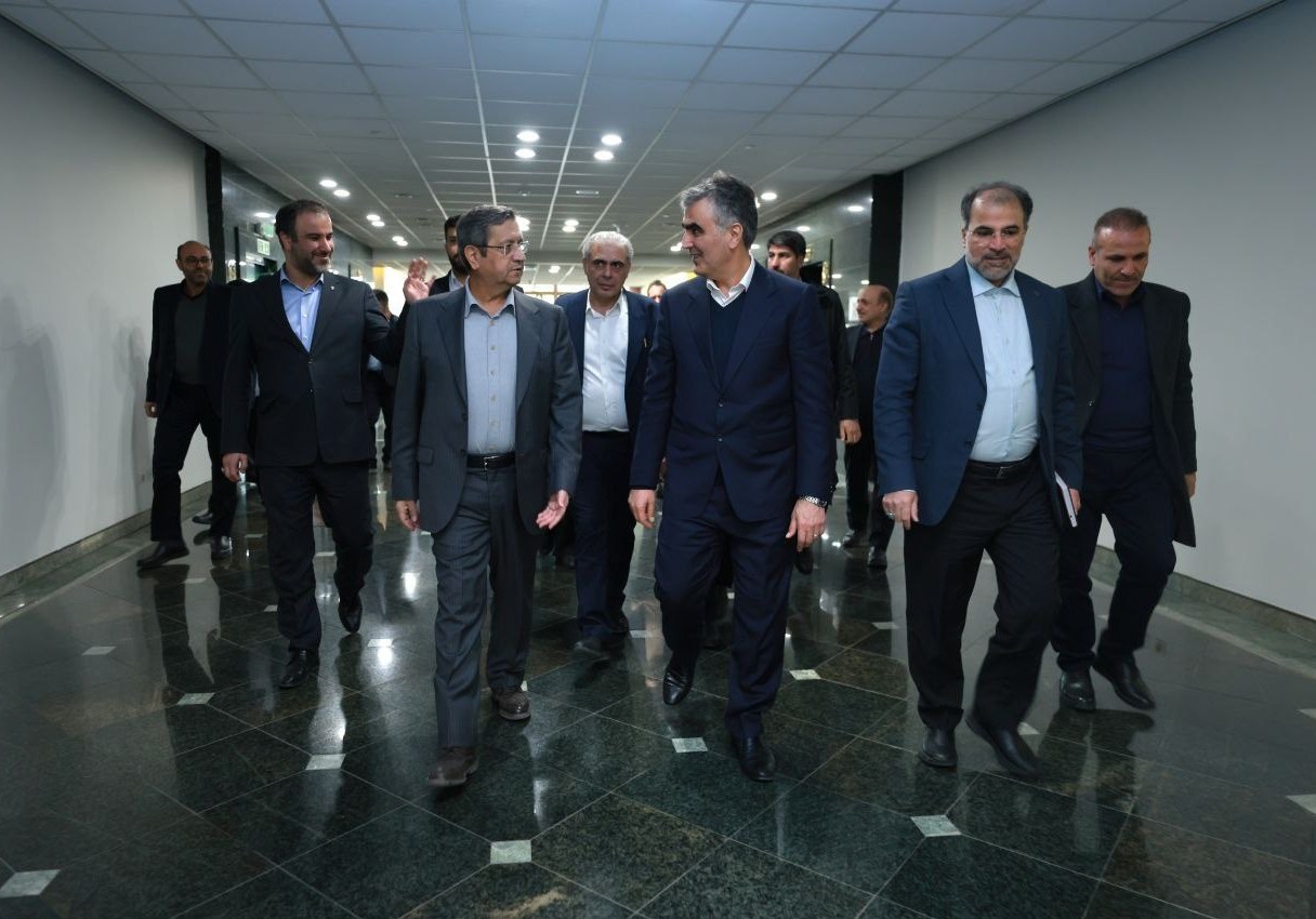 همتی وارد بانک مرکزی شد