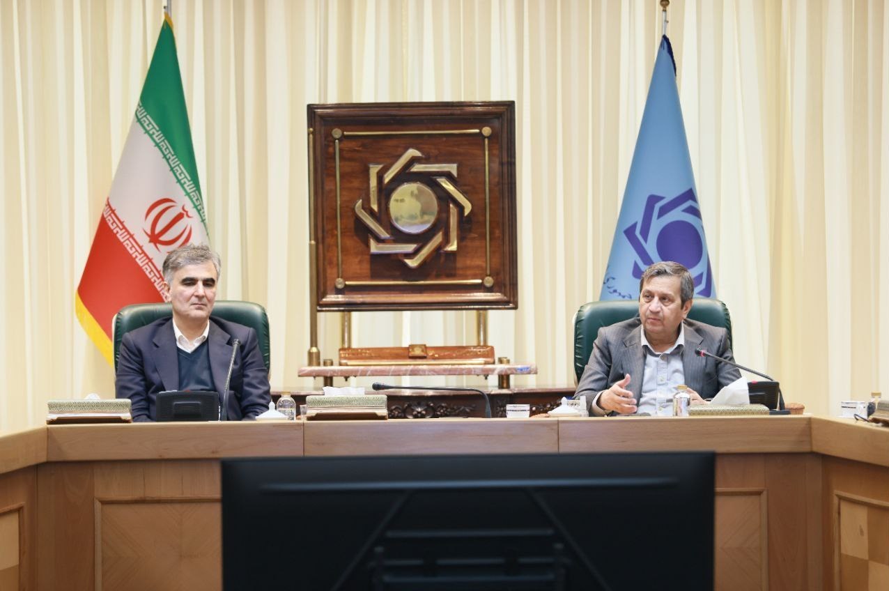 همتی وارد بانک مرکزی شد