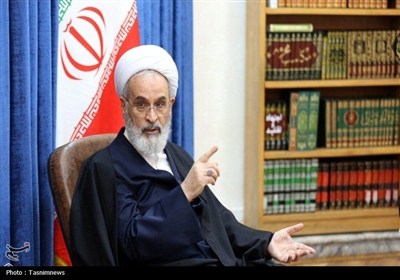 آیتالله اعرافی: اعتکاف باید مردمی بماند