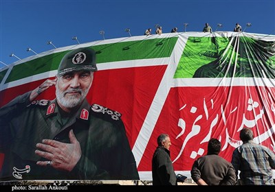 نصب بزرگ‌ترین بیلبورد کشور در کرمان؛ «در مکتب حیدر شد ایرانمرد»