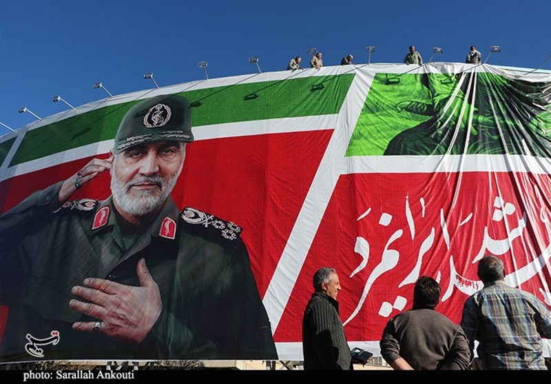 نصب بزرگ‌ترین بیلبورد کشور در کرمان؛ «در مکتب حیدر شد ایرانمرد»