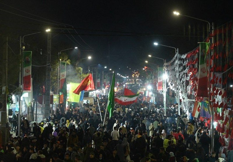 حضور باشکوه مردم در مسیر گلزار شهدای کرمان