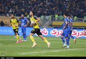 دیدار تیم های فوتبال  سپاهان و استقلال