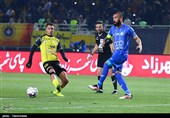 دیدار تیم های فوتبال  سپاهان و استقلال