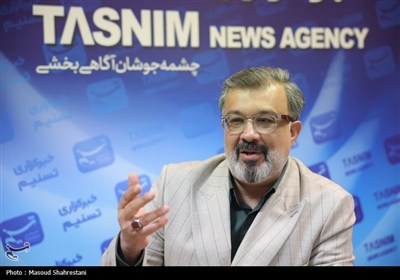 کنار مردم بودن با نسخه پیچی از راه دور متفاوت است