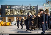 آیین تعویض پرچم و سیاه پوشان حرم مطهر حضرت شاهچراغ (ع) به مناسبت 17 رجب  سالروز  بزرگداشت شهادت حضرت احمدبن موسی (ع)