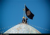 آیین تعویض پرچم و سیاه پوشان حرم مطهر حضرت شاهچراغ (ع) به مناسبت 17 رجب  سالروز  بزرگداشت شهادت حضرت احمدبن موسی (ع)