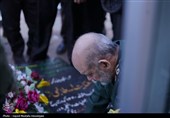 ادای احترام جانشین کل سپاه به مقام شهید سلیمانی در گلزار شهدای کرمان