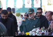 ادای احترام جانشین کل سپاه به مقام شهید سلیمانی در گلزار شهدای کرمان