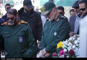 ادای احترام جانشین کل سپاه به مقام شهید سلیمانی در گلزار شهدای کرمان